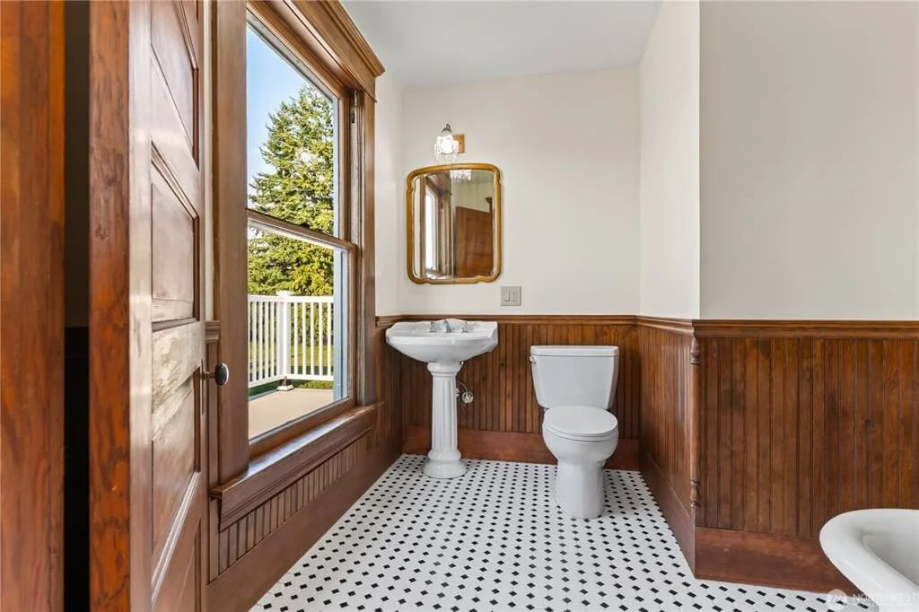 Slater Heritage House 1900 Victorian style Ferndale Washington - 24 - bathroom.jpeg