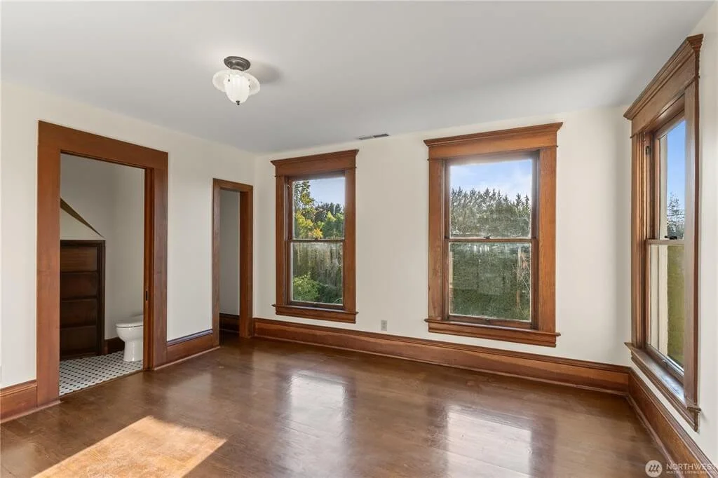 Slater Heritage House 1900 Victorian style Ferndale Washington - 26 - bedroom.jpeg