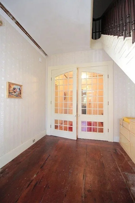 Whitehall 1840 Italianate house Smithville Flats New York - 3 - foyer.webp