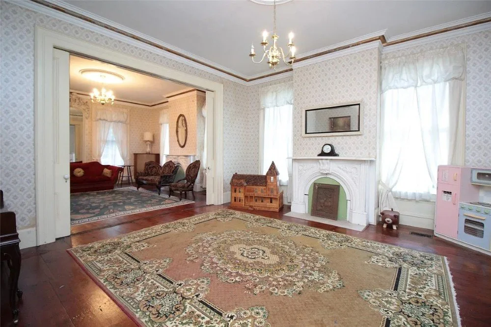 Whitehall 1840 Italianate house Smithville Flats New York - 6 - living room.webp