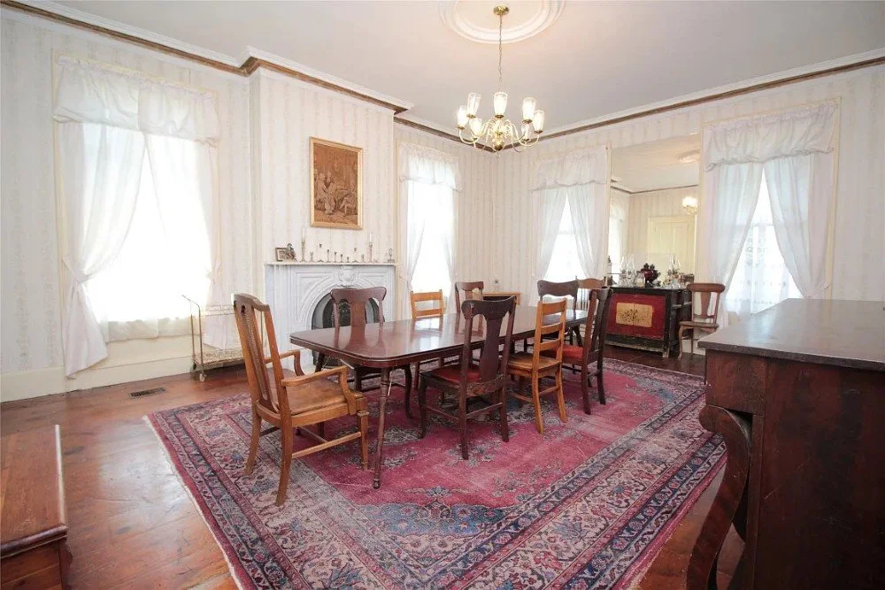 Whitehall 1840 Italianate house Smithville Flats New York - 10 - dining room.webp