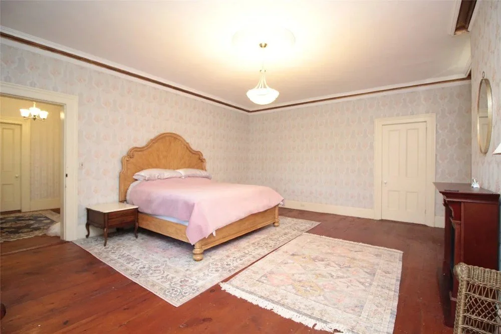 Whitehall 1840 Italianate house Smithville Flats New York - 21 - bedroom.webp
