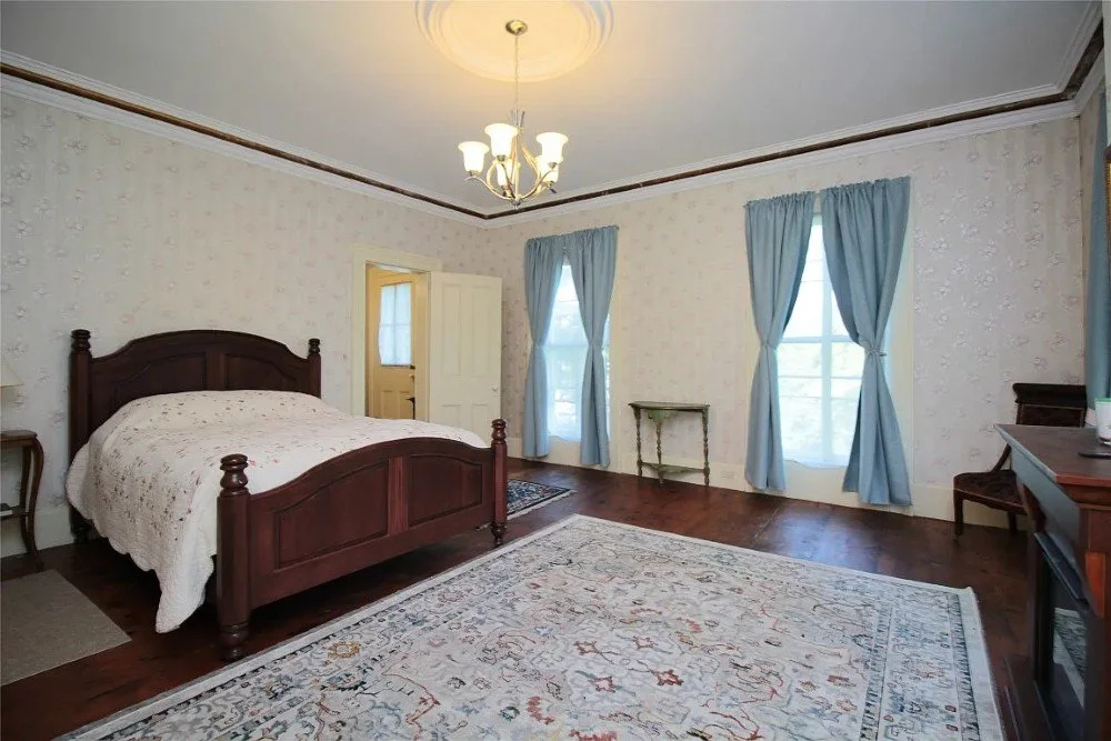 Whitehall 1840 Italianate house Smithville Flats New York - 24 - bedroom.webp