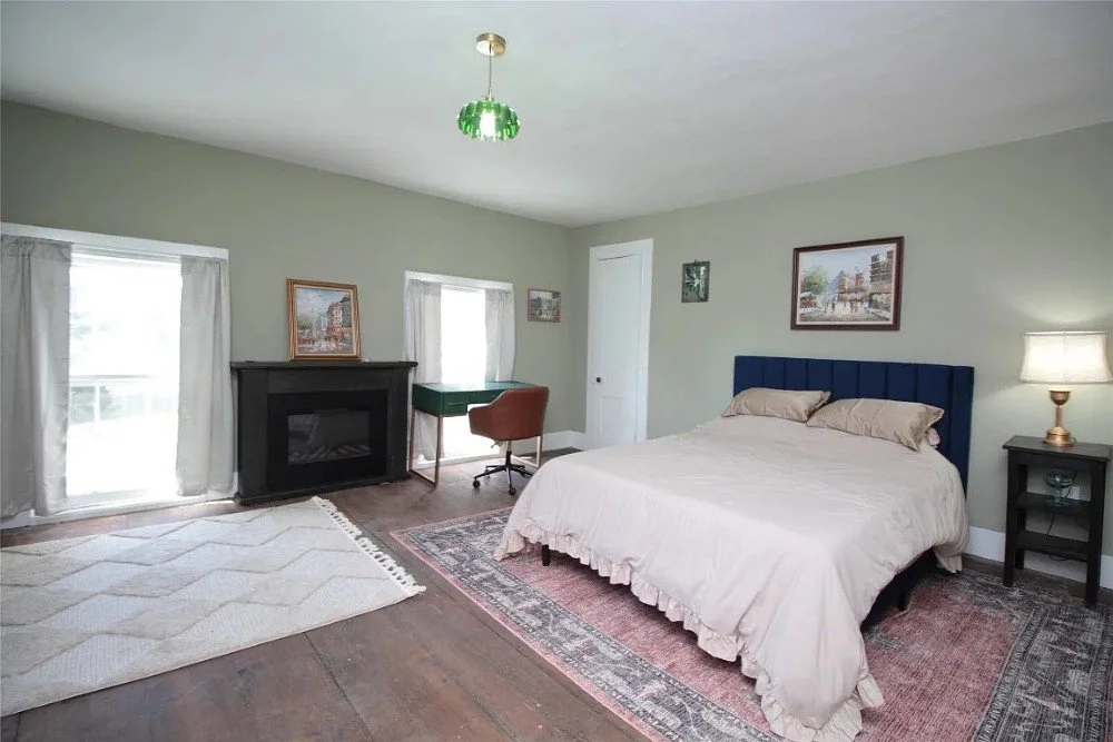 Whitehall 1840 Italianate house Smithville Flats New York - 26 - bedroom.webp