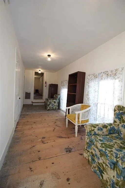 Whitehall 1840 Italianate house Smithville Flats New York - 32 - hallway.webp