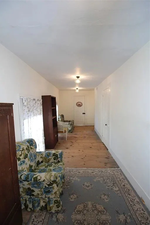Whitehall 1840 Italianate house Smithville Flats New York - 33 - hallway.webp