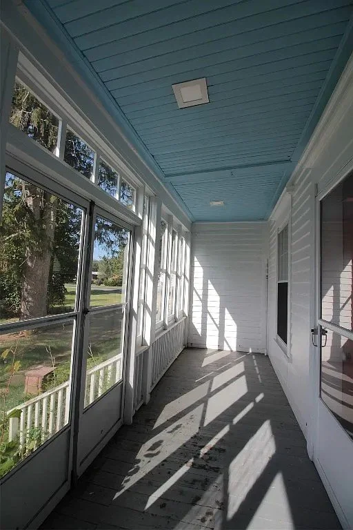 Whitehall 1840 Italianate house Smithville Flats New York - 37 - sunroom.webp