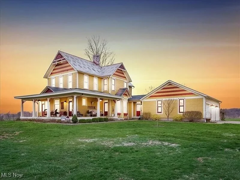 1864 Victorian Farmhouse Cambridge Ohio - 5 - side view.jpg