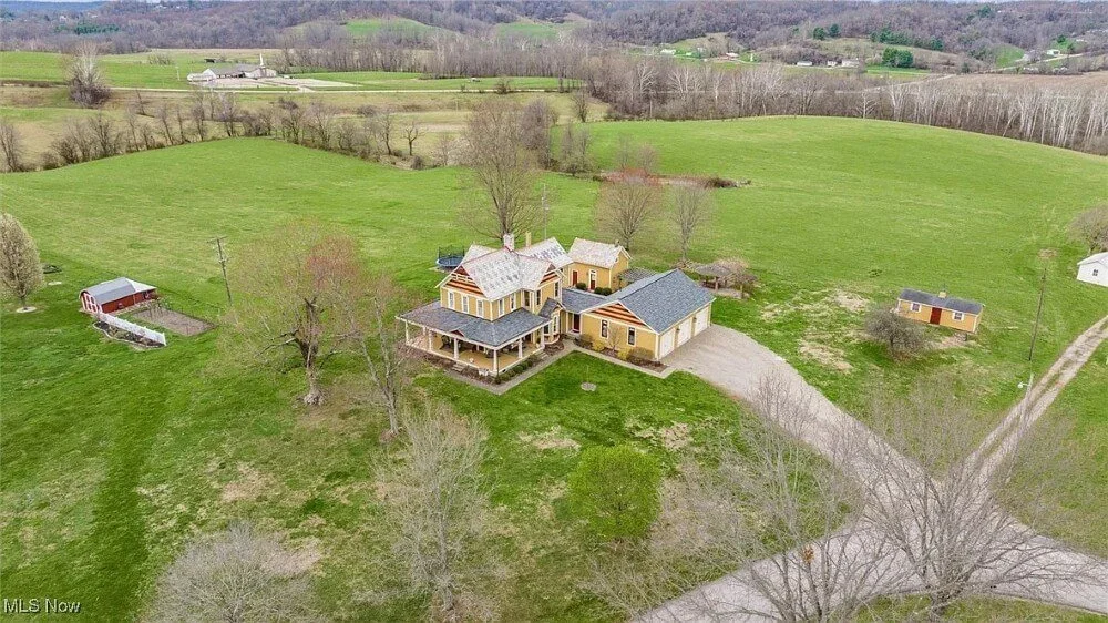 1864 Victorian Farmhouse Cambridge Ohio - 48 - top view.jpg