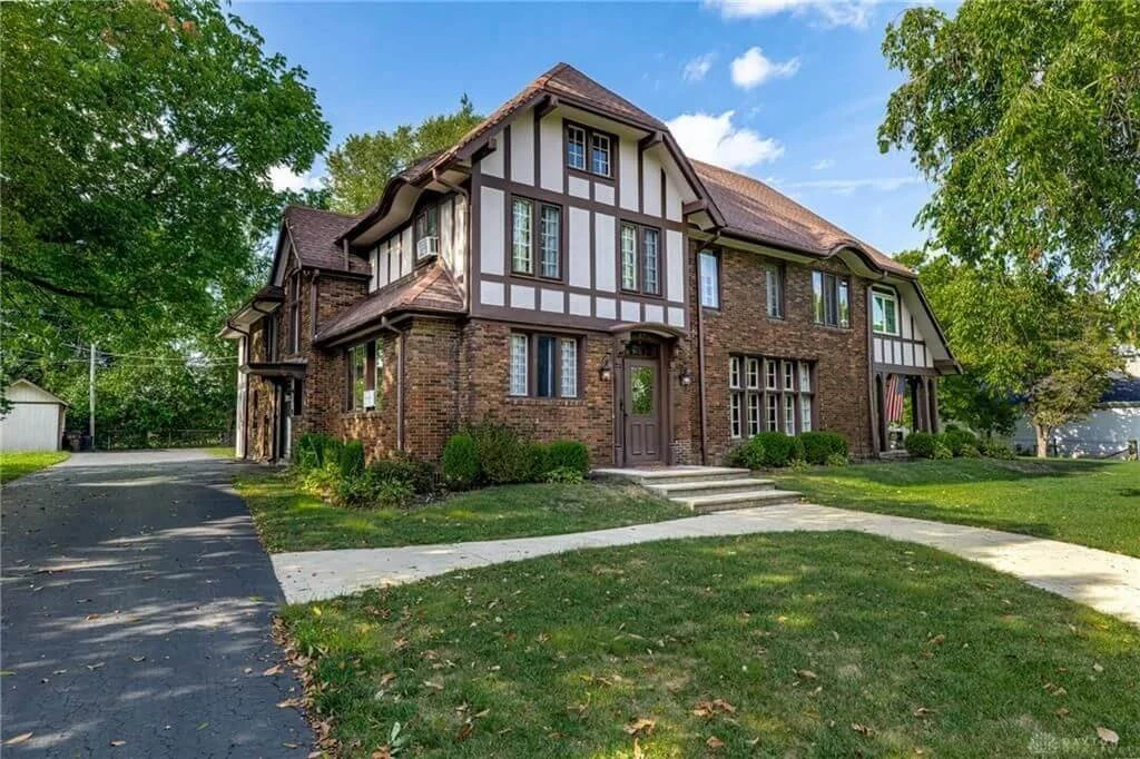 1900 Tudor house Washington Court House Ohio - 3 - front view.jpg