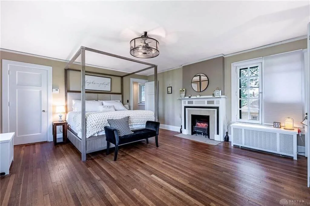 1900 Tudor house Washington Court House Ohio - 24 - bedroom.jpg