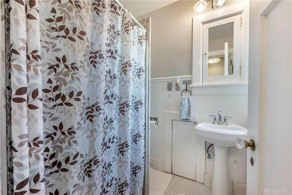 1900 Tudor house Washington Court House Ohio - 29 - bathroom.jpg