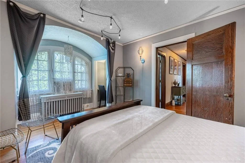 1900 Tudor house Washington Court House Ohio - 31 - bedroom.jpg