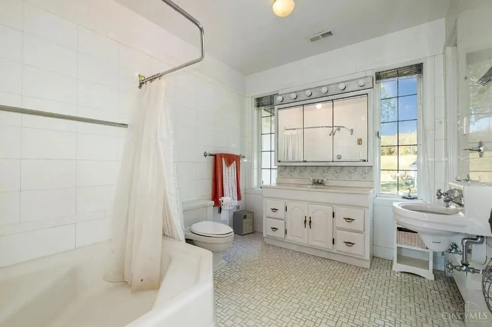 1937 French Chateau estate Pierce Township Ohio - 17 - bathroom.jpg