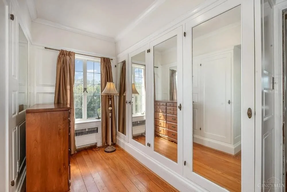 1937 French Chateau estate Pierce Township Ohio - 27 - wardrobe.jpg