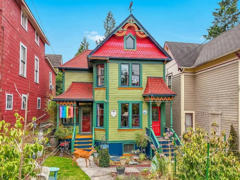 1900 Victorian house Astoria Oregon - 1 - front view.jpg