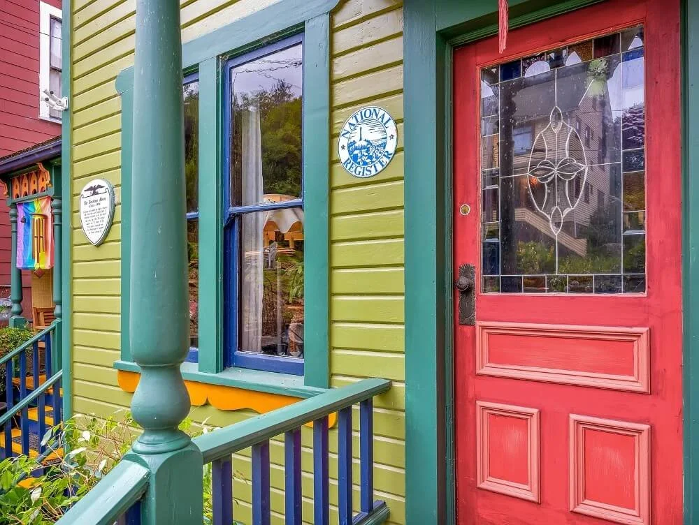 1900 Victorian house Astoria Oregon - 3 - front view.jpg