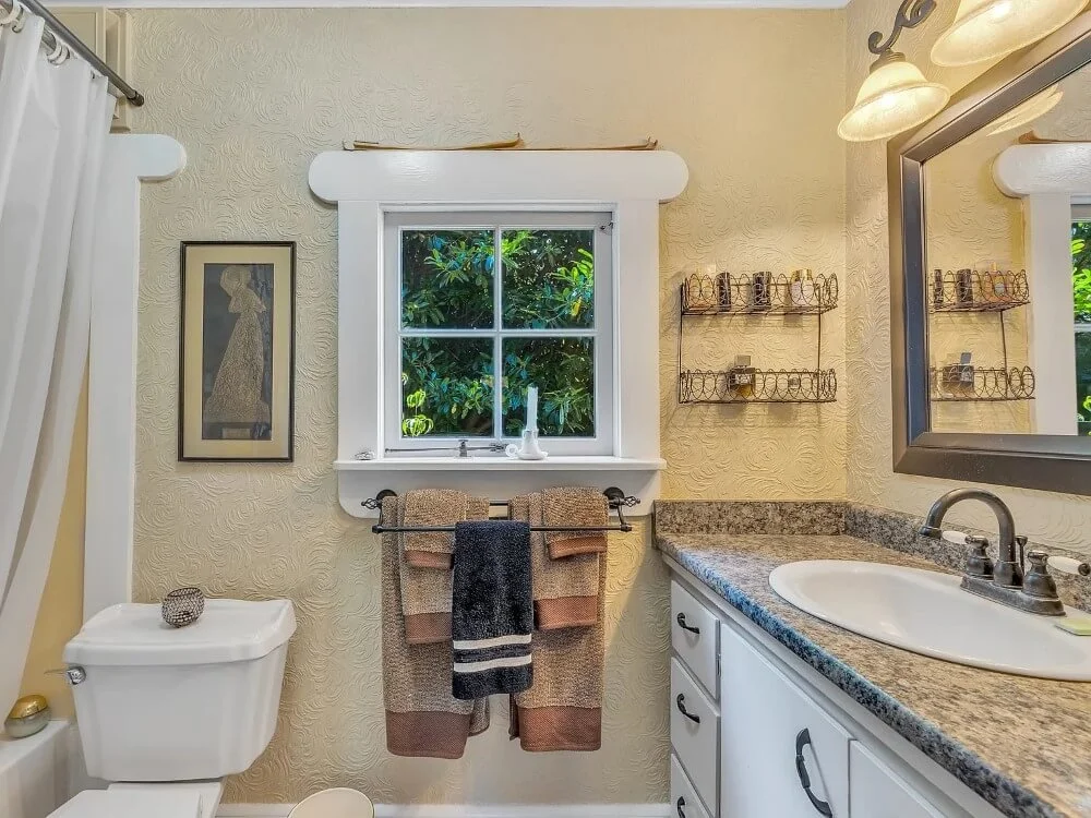 1900 Victorian house Astoria Oregon - 19 - bathroom.jpg