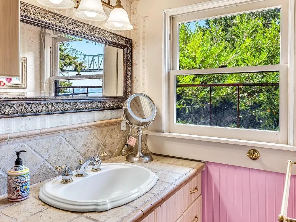 1900 Victorian house Astoria Oregon - 30 - bathroom.jpg