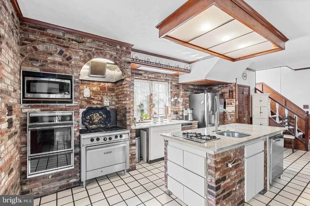 1925 brick house Philadelphia Pennsylvania - 15 - kitchen.jpg