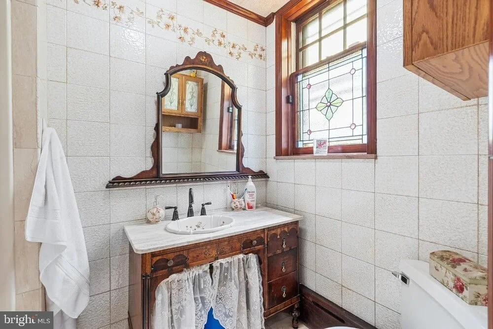 1925 brick house Philadelphia Pennsylvania - 20 - bathroom.jpg