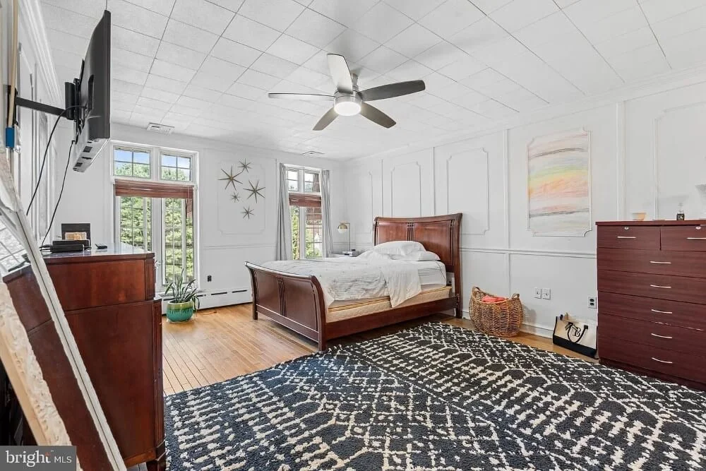 1925 brick house Philadelphia Pennsylvania - 22 - bedroom.jpg