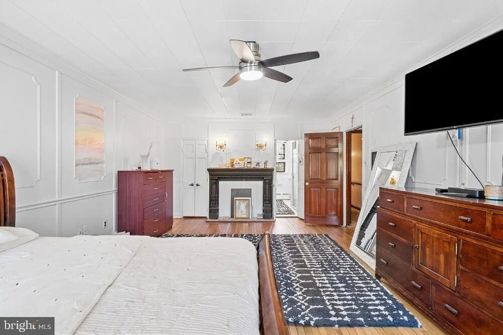 1925 brick house Philadelphia Pennsylvania - 24 - bedroom.jpg