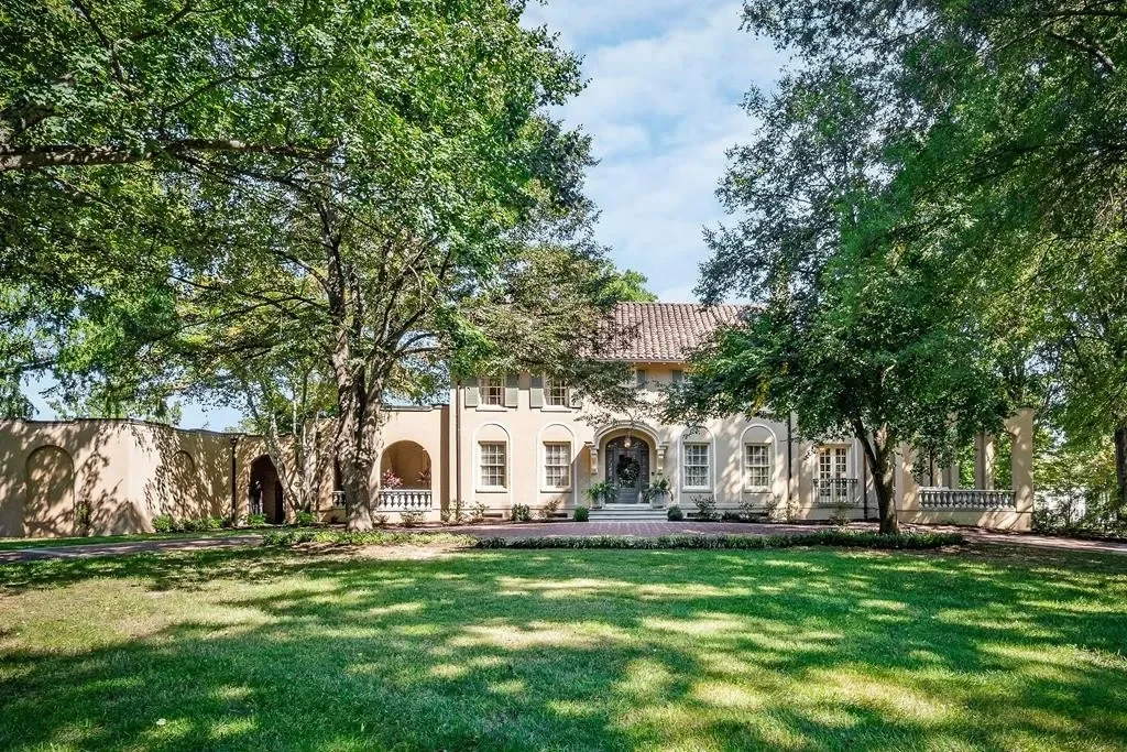 1928 Mediterranean house Cookeville Tennessee - 66 - front view.webp