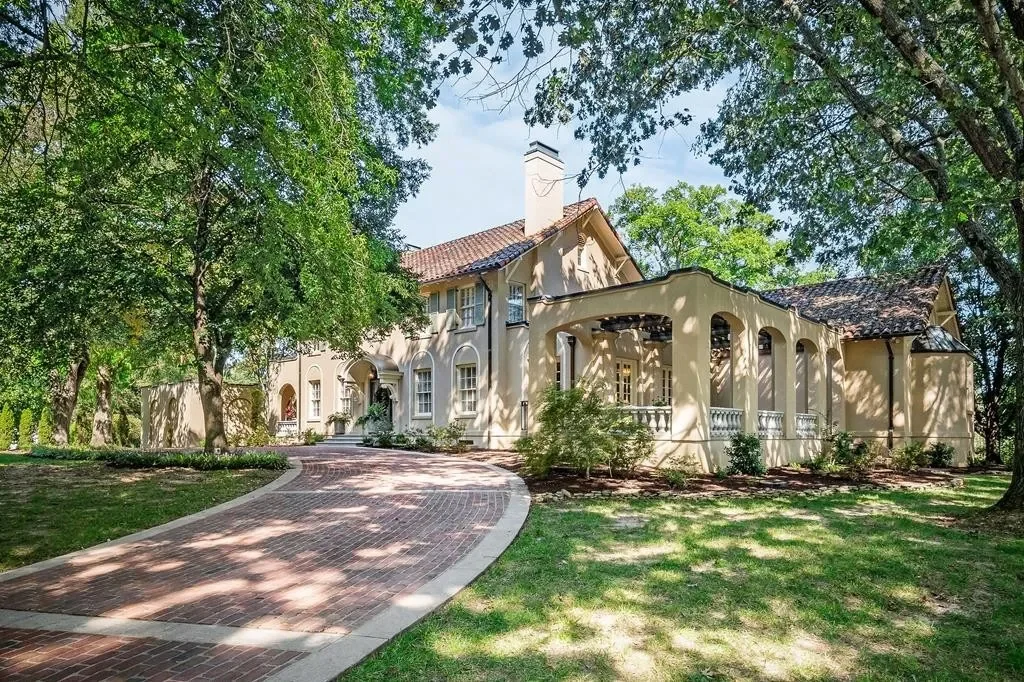 1928 Mediterranean house Cookeville Tennessee - 67 - front view.webp