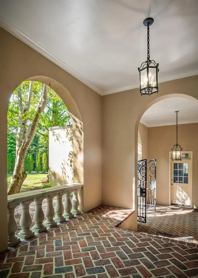 1928 Mediterranean house Cookeville Tennessee - 75 - backyard.webp