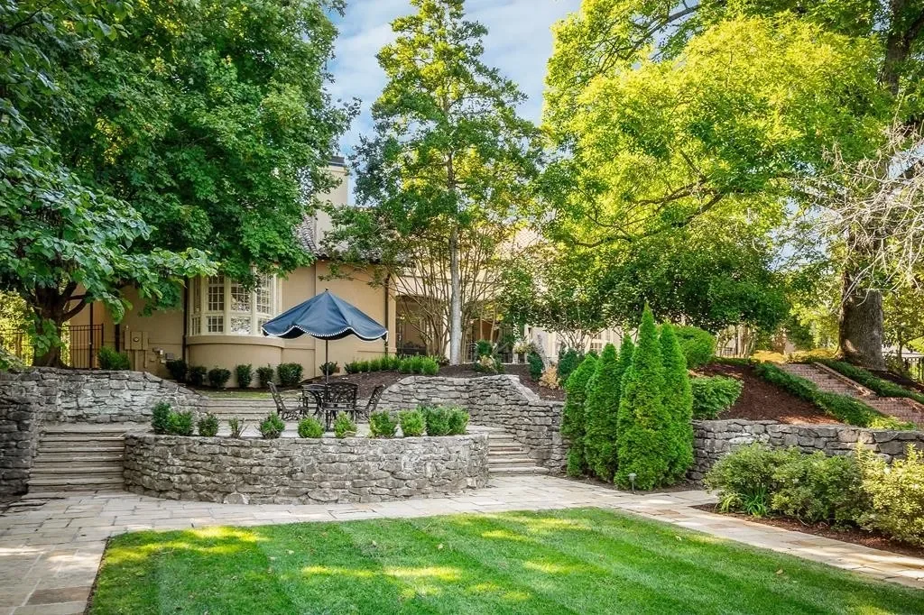 1928 Mediterranean house Cookeville Tennessee - 87 - garden.webp