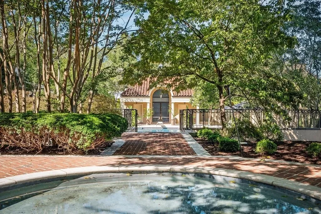 1928 Mediterranean house Cookeville Tennessee - 89 - backyard.webp