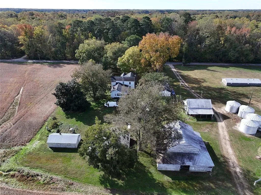 1895 Victorian house Wakefield Virginia - 37 - property.webp