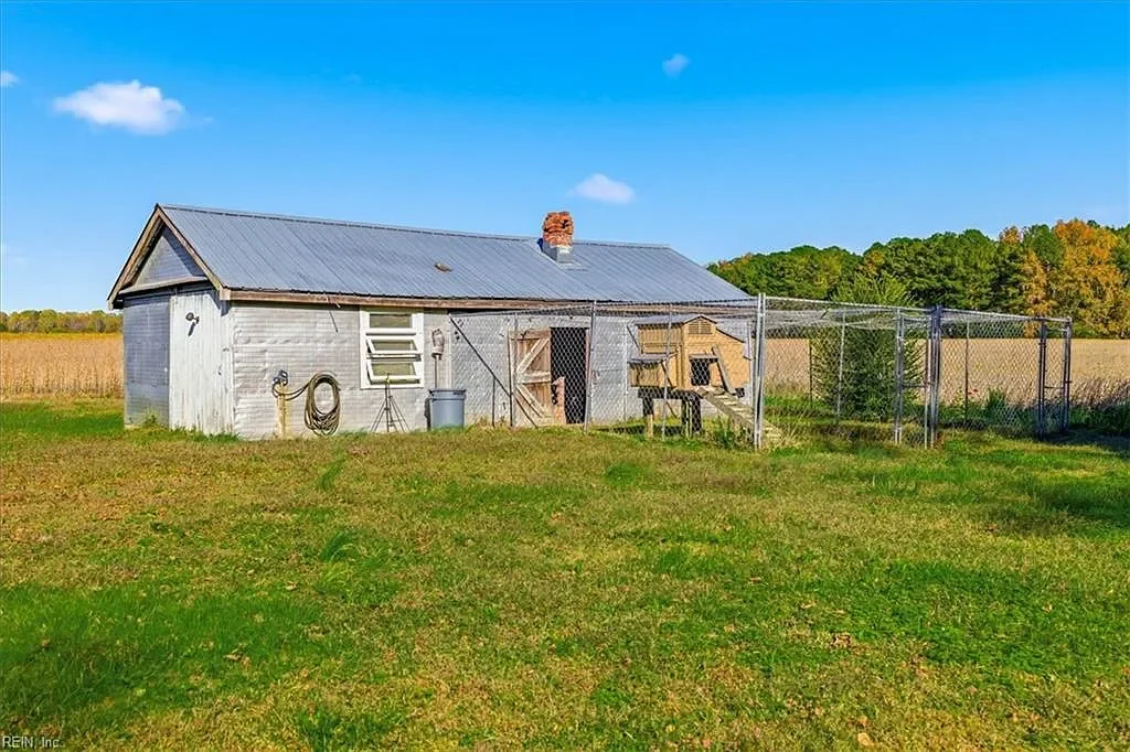 1895 Victorian house Wakefield Virginia - 38 - property.webp