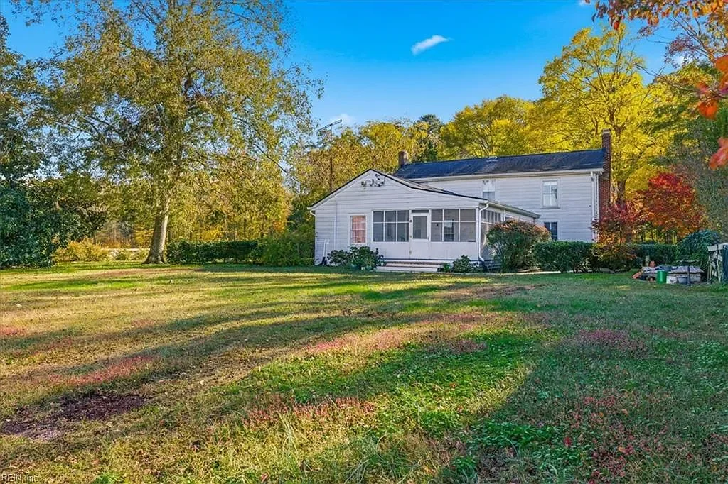 1895 Victorian house Wakefield Virginia - 40 - property.webp