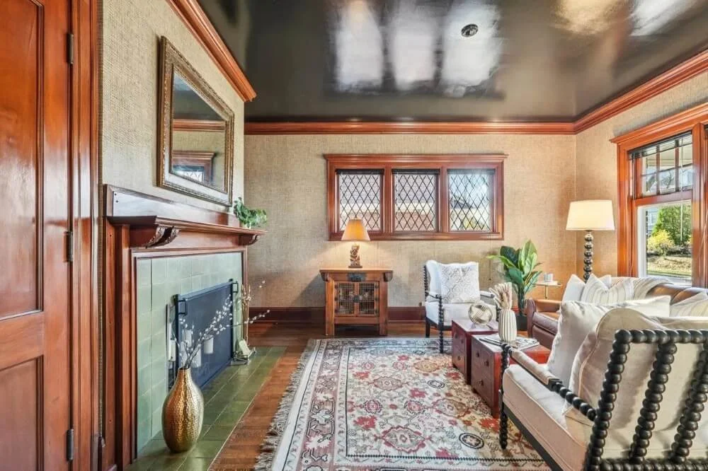 1905 Tudor Revival house Milwaukee Wisconsin - 20 - living room.jpg