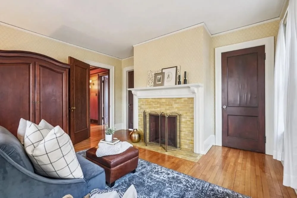 1905 Tudor Revival house Milwaukee Wisconsin - 56 - relax room.jpg