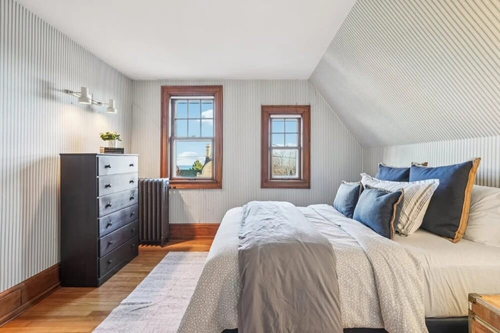 1905 Tudor Revival house Milwaukee Wisconsin - 62 - bedroom.jpg