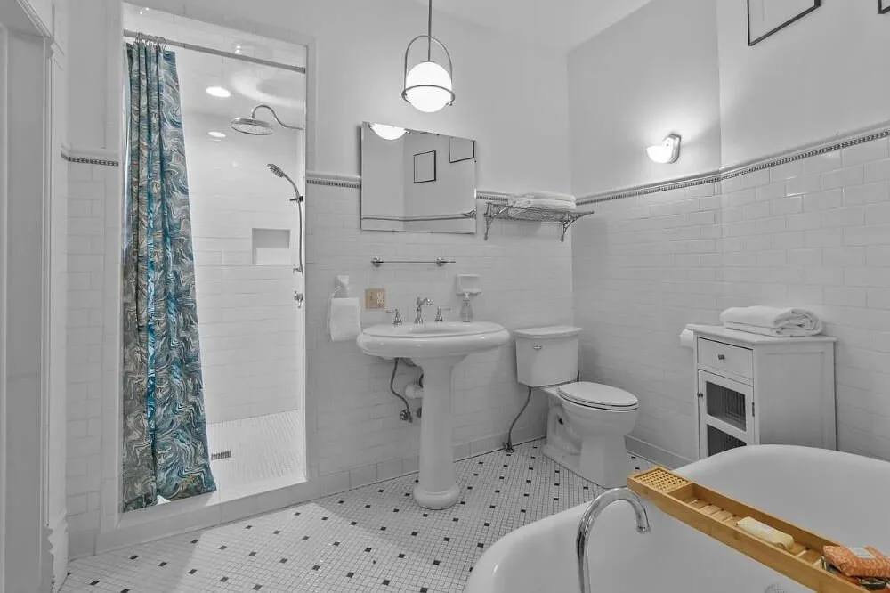 1885 Queen Anne house Oshkosh Wisconsin - 29 - bathroom.jpg