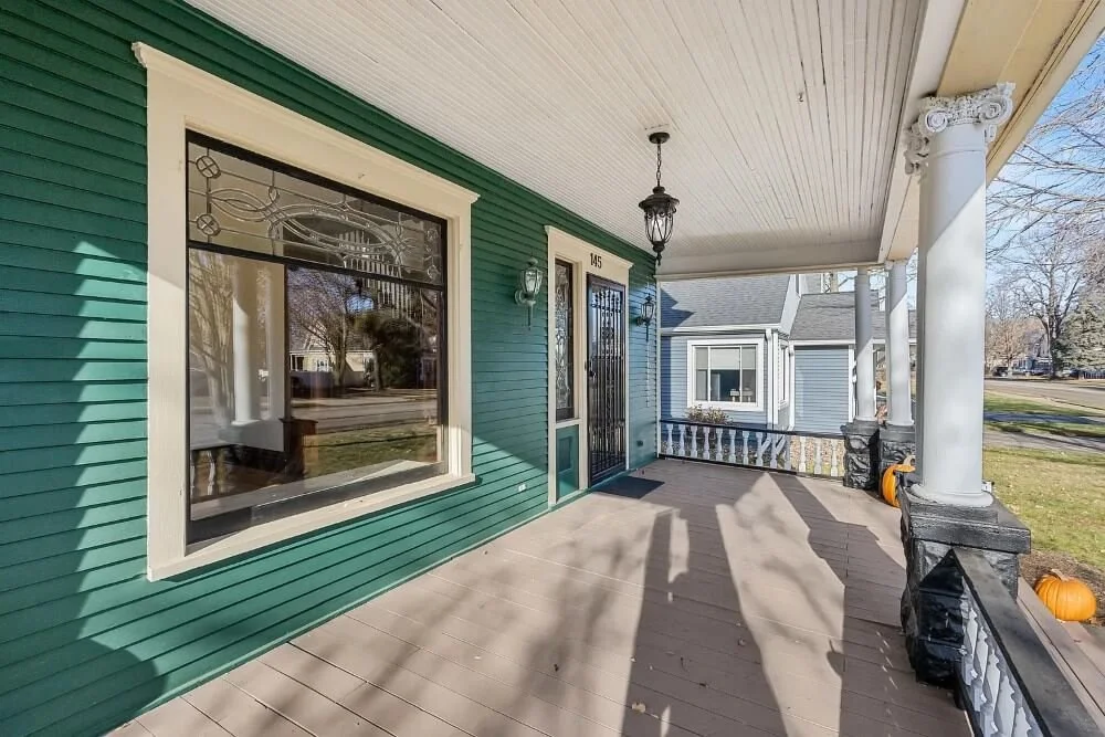 1908 Victorian house Shawano Wisconsin - 5 - patio.jpg