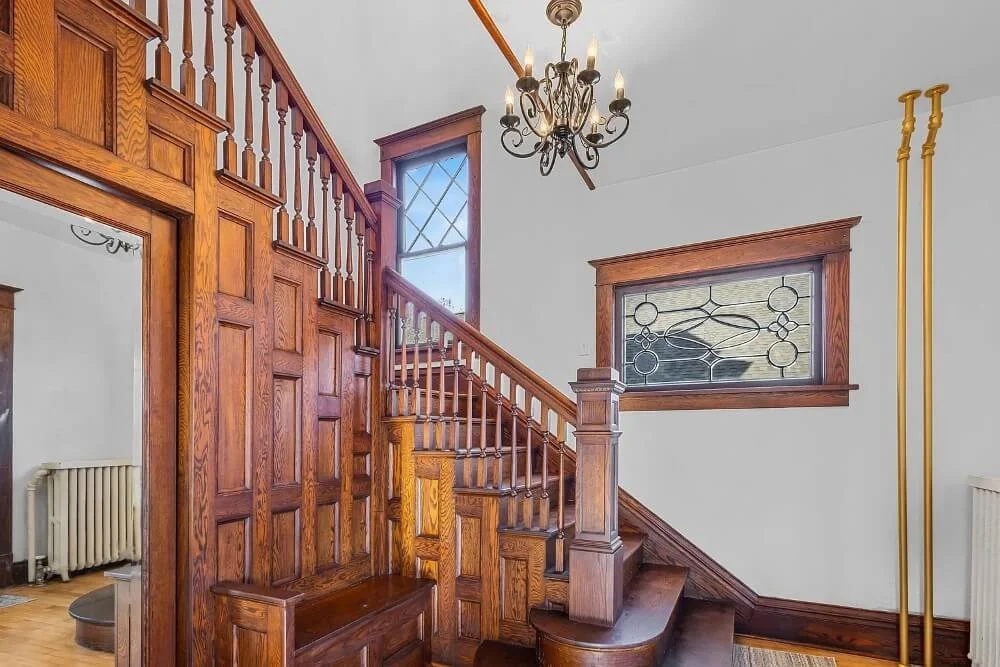 1908 Victorian house Shawano Wisconsin - 10 - foyer.jpg
