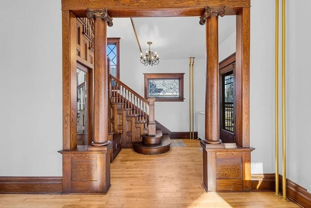 1908 Victorian house Shawano Wisconsin - 12 - foyer.jpg