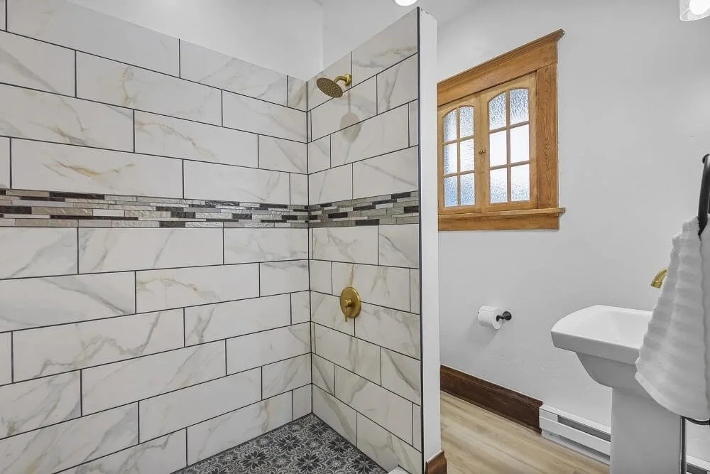 1908 Victorian house Shawano Wisconsin - 25 - bathroom.jpg