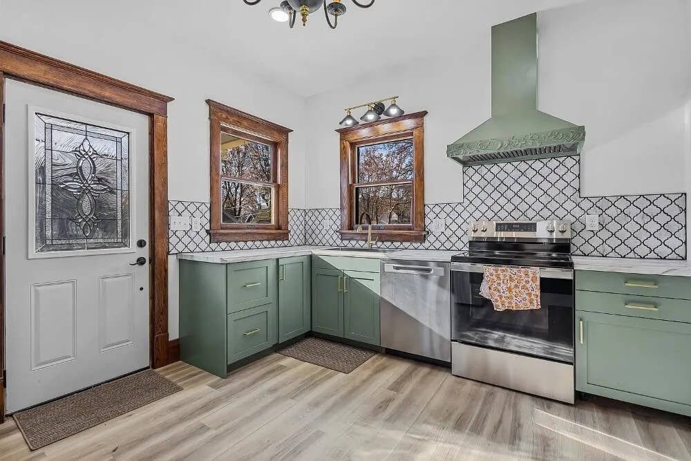 1908 Victorian house Shawano Wisconsin - 26 - kitchen.jpg