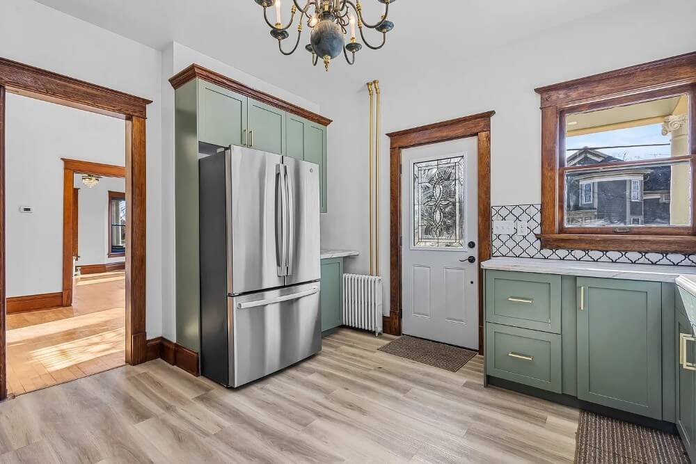 1908 Victorian house Shawano Wisconsin - 28 - kitchen.jpg
