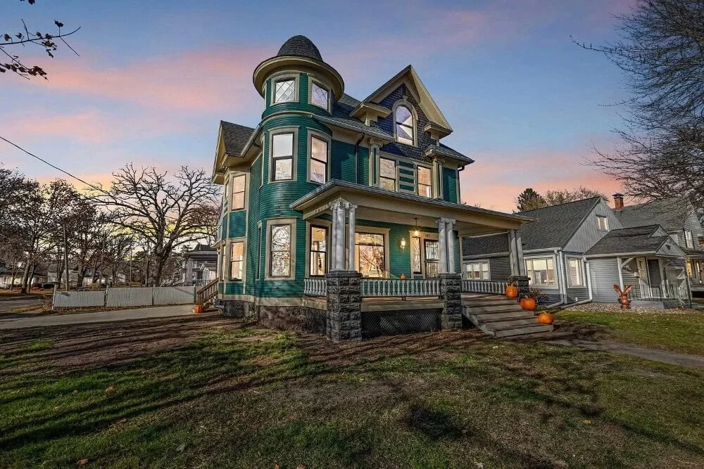 1908 Victorian house Shawano Wisconsin - 61 - front view night.jpg
