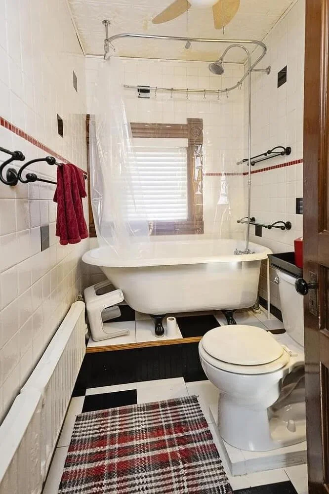 1895 Queen Anne house Fort Atkinson Wisconsin - 54 - bathroom.jpg