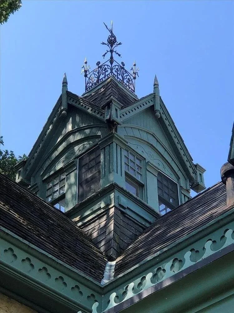 1854 Gothic Revival house Madison Wisconsin - 77 - details.jpg