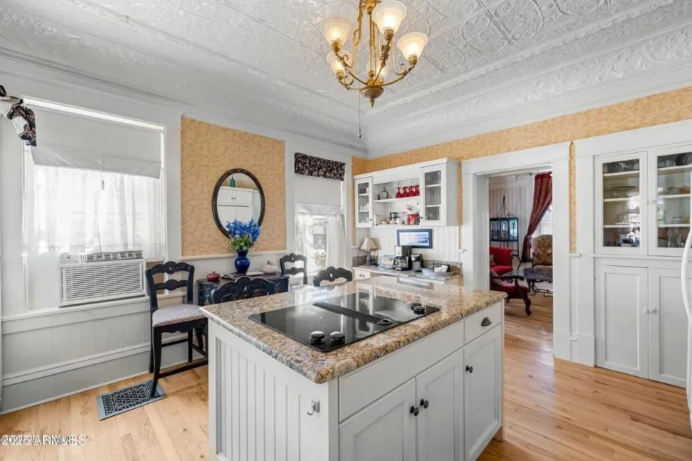 The England House 1902 Victorian style Flagstaff Arizona - 19 - kitchen.jpg