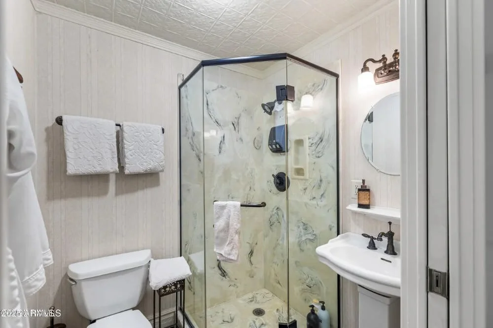 The England House 1902 Victorian style Flagstaff Arizona - 21 - bathroom.jpg